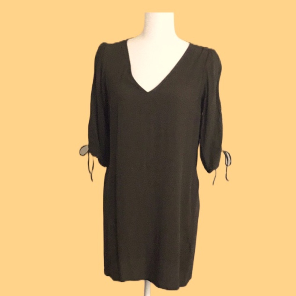 Tie sleeve green mini shift dress